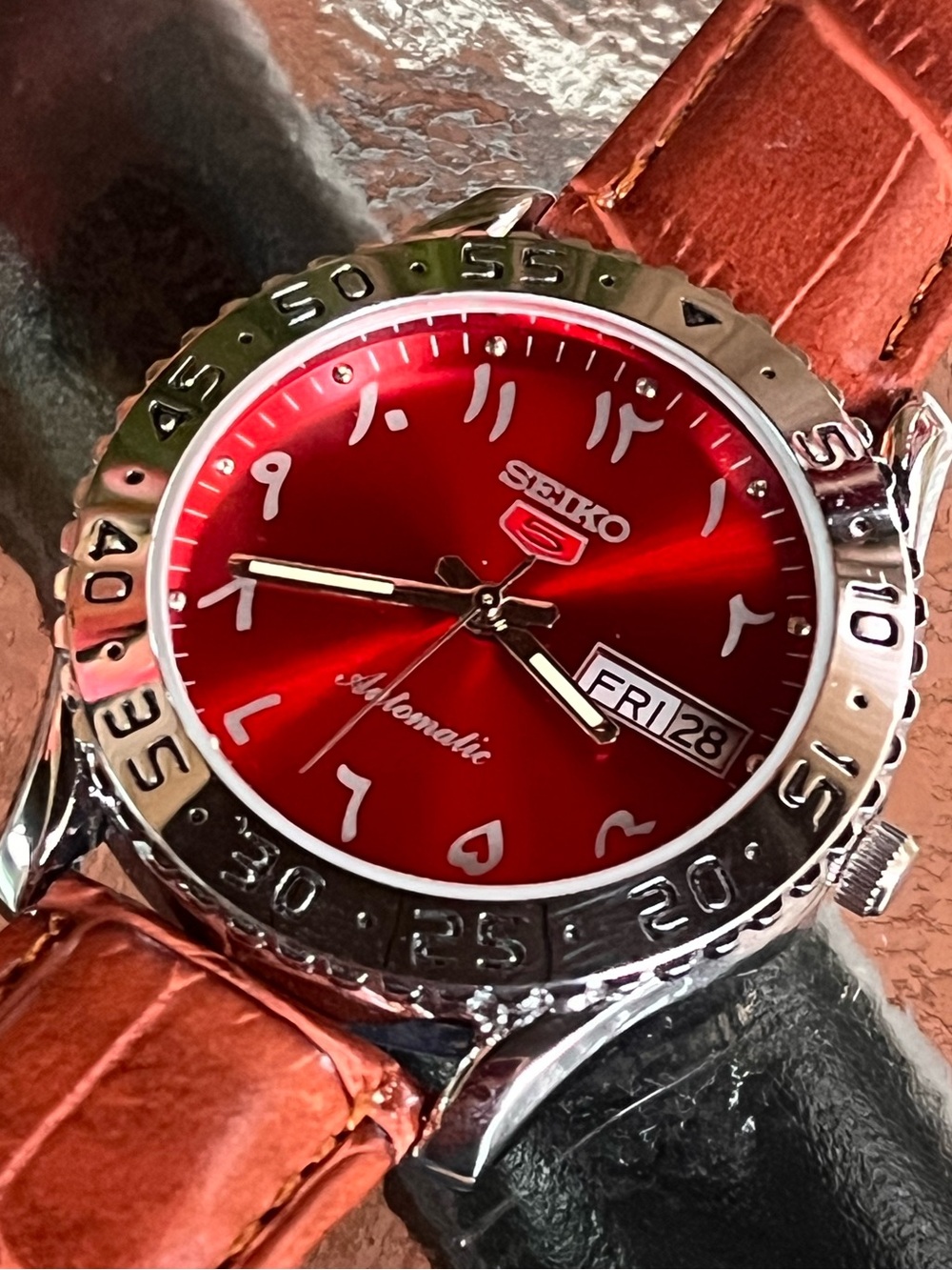 Mens classic Seiko 5 Automatic Wristwatch